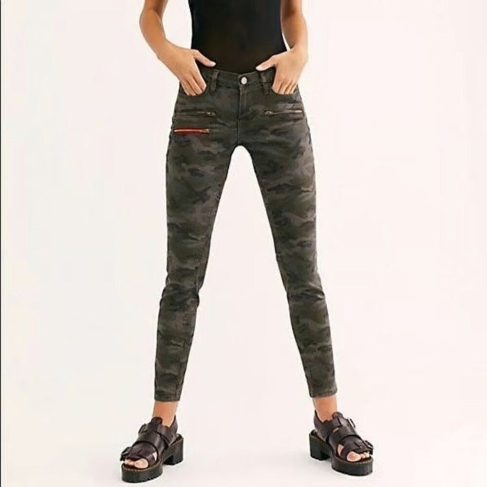 Etienne Marcel EM7034-Classic Camo Multi Zip Skinny Size 26